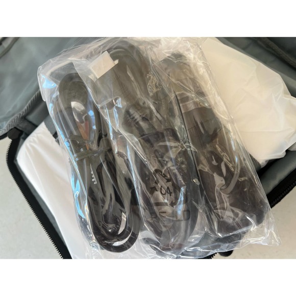 New Vankyo Projector and 100” Screen D30T - Picture 14 of 16